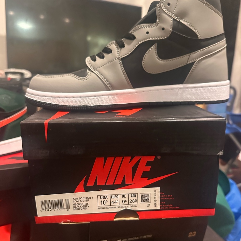 Air Jordan 1 High Sneakers - Gray and Blue - Picture 5 of 5